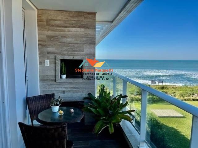 Apartamento à Beira-Mar em Condomínio Exclusivo: Viva o Melhor da Praia em Florianópolis